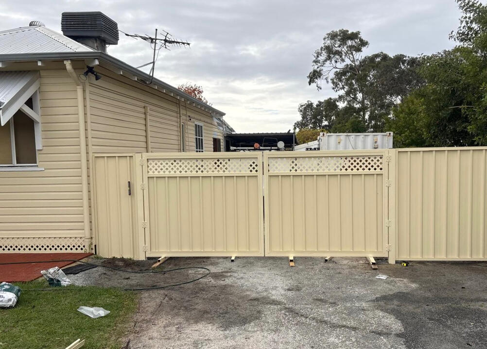 COLOURBOND GATE