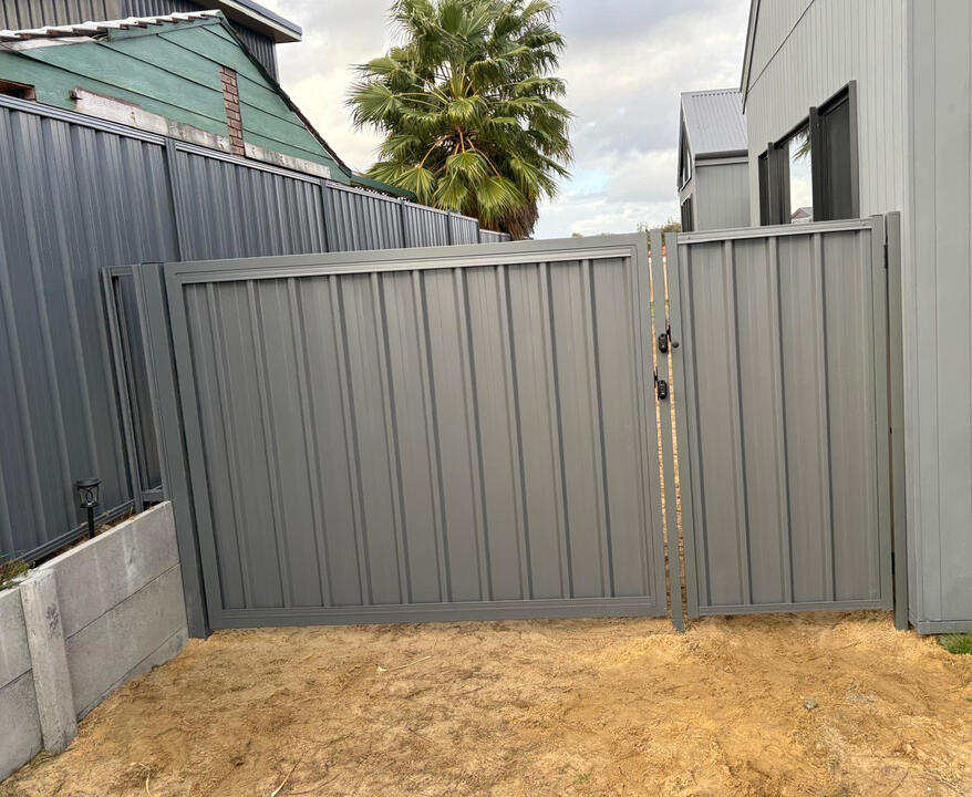 COLOURBOND GATE